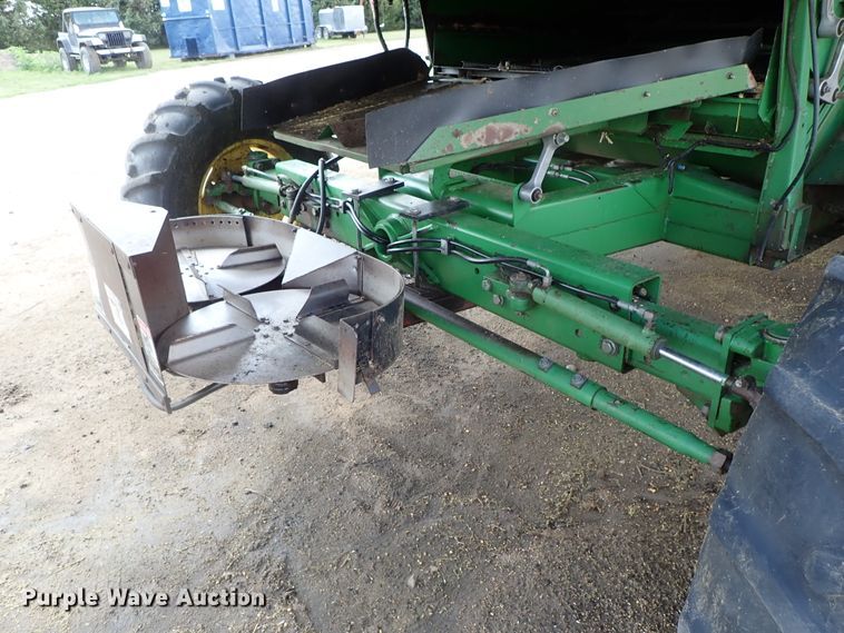 image for item DB7686 1990 John Deere 9600 combine