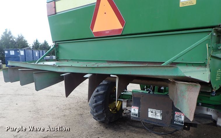 image for item DB7686 1990 John Deere 9600 combine