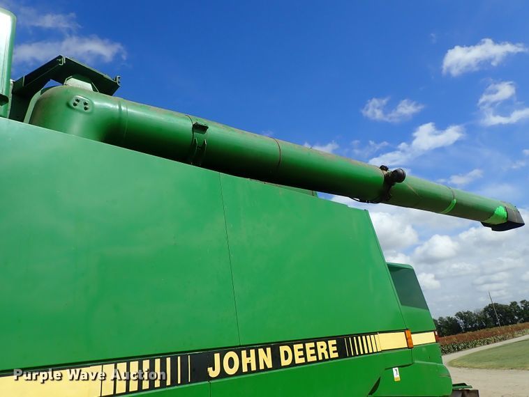 image for item DB7686 1990 John Deere 9600 combine