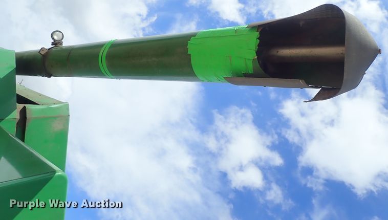 image for item DB7686 1990 John Deere 9600 combine