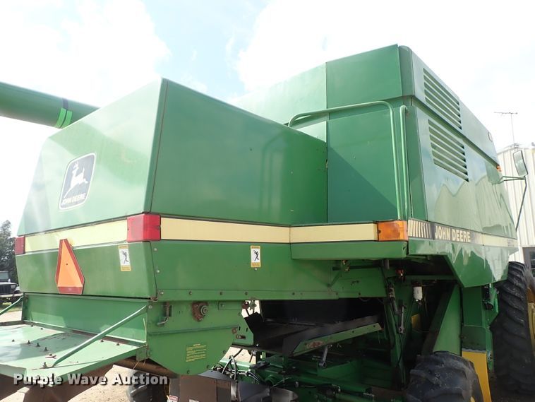 image for item DB7686 1990 John Deere 9600 combine