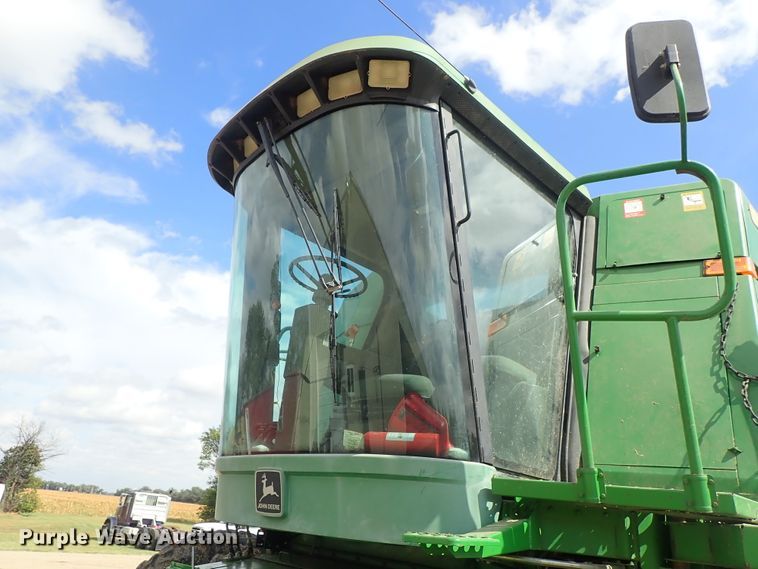 image for item DB7686 1990 John Deere 9600 combine