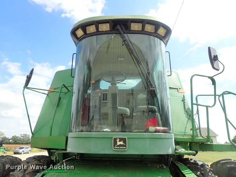 image for item DB7686 1990 John Deere 9600 combine