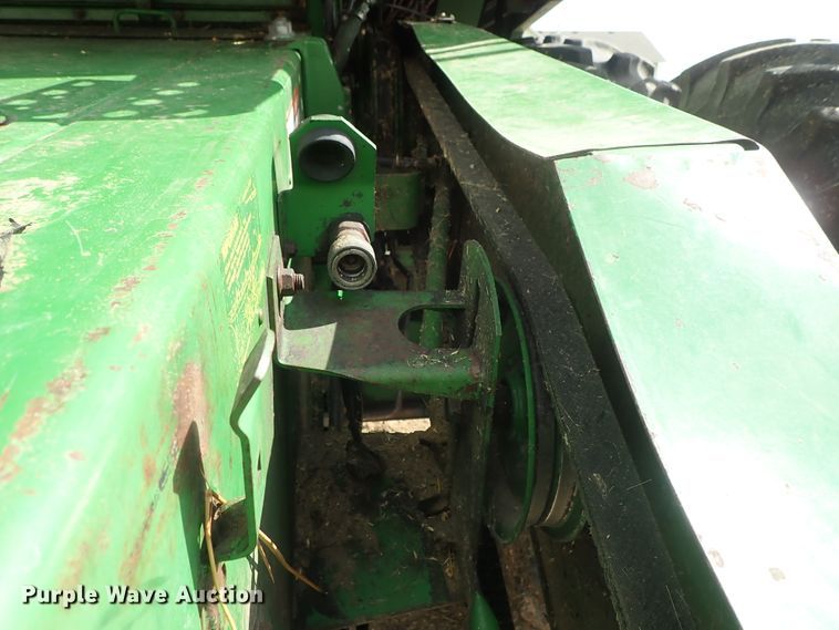 image for item DB7686 1990 John Deere 9600 combine