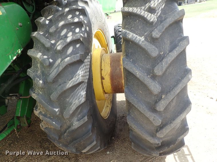 image for item DB7686 1990 John Deere 9600 combine