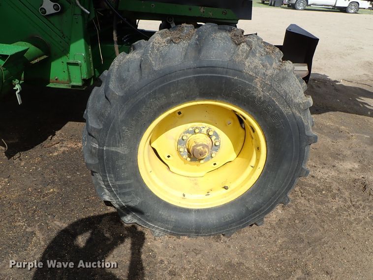 image for item DB7686 1990 John Deere 9600 combine