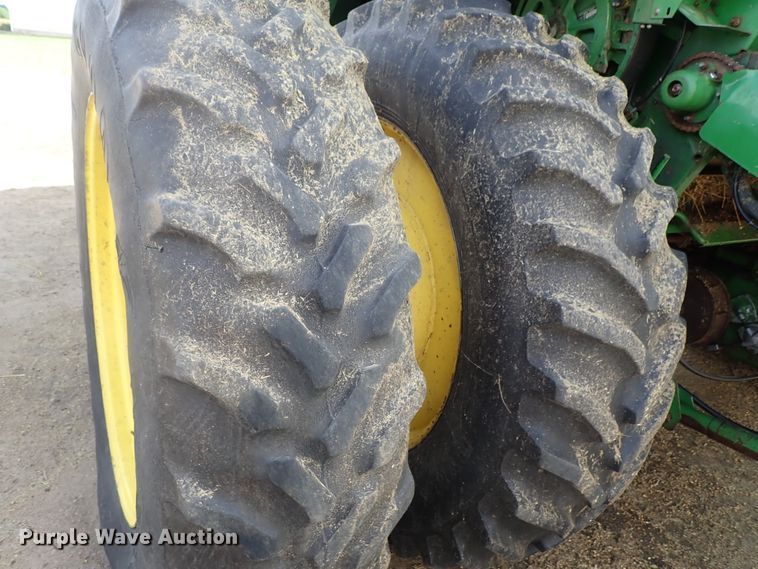 image for item DB7686 1990 John Deere 9600 combine