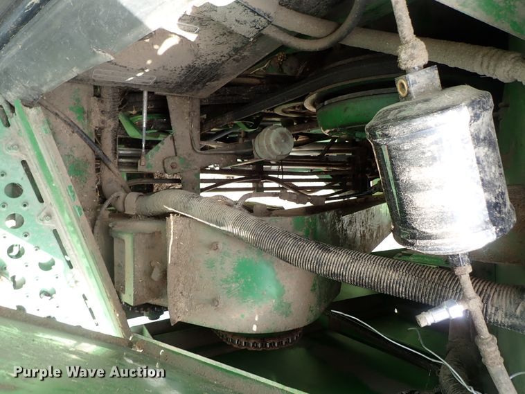 image for item DB7686 1990 John Deere 9600 combine