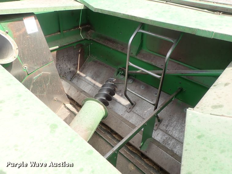 image for item DB7686 1990 John Deere 9600 combine