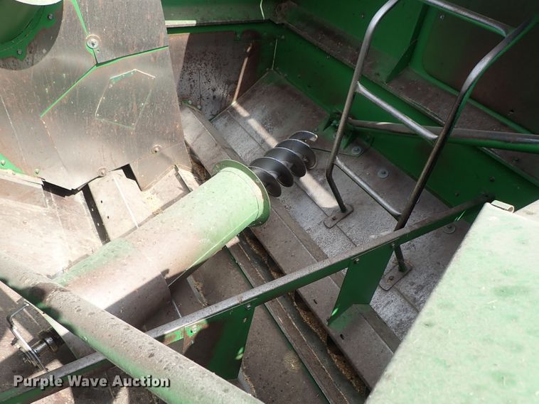 image for item DB7686 1990 John Deere 9600 combine