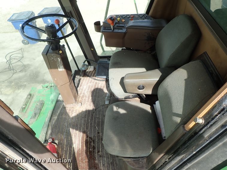 image for item DB7686 1990 John Deere 9600 combine