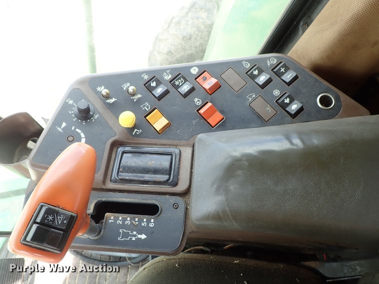 image for item DB7686 1990 John Deere 9600 combine