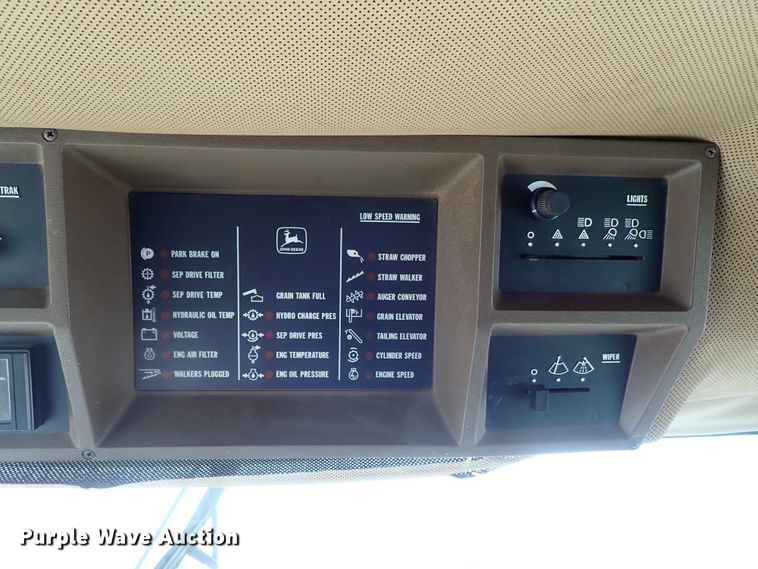 image for item DB7686 1990 John Deere 9600 combine