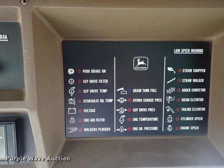 image for item DB7686 1990 John Deere 9600 combine