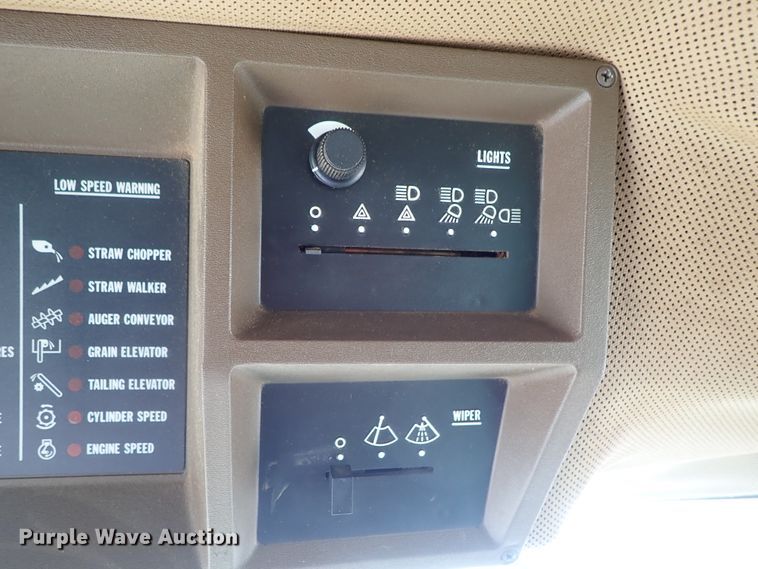 image for item DB7686 1990 John Deere 9600 combine