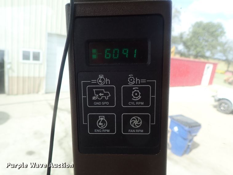 image for item DB7686 1990 John Deere 9600 combine