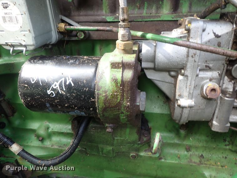 image for item DB7686 1990 John Deere 9600 combine