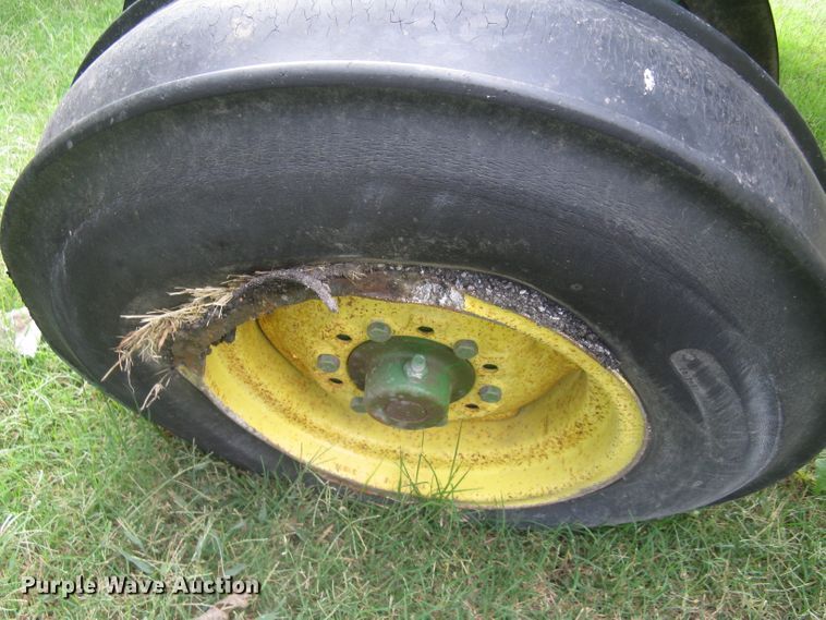 image for item DC1414 John Deere 455 grain drill