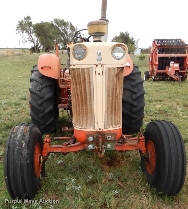 image for item DD4485 1962 Case 930 Comfort King tractor