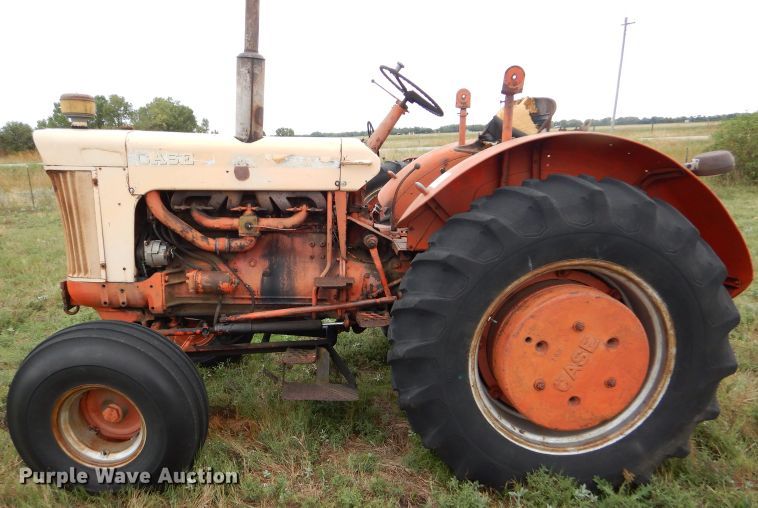 image for item DD4485 1962 Case 930 Comfort King tractor