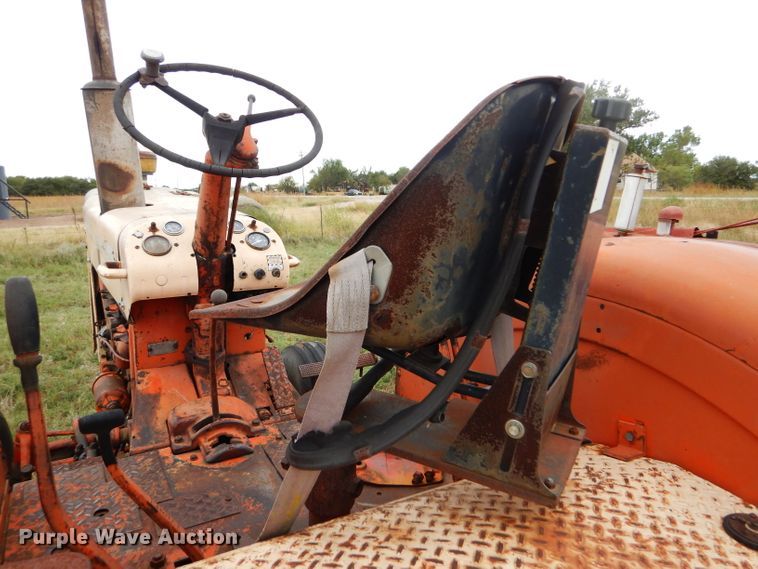 image for item DD4485 1962 Case 930 Comfort King tractor