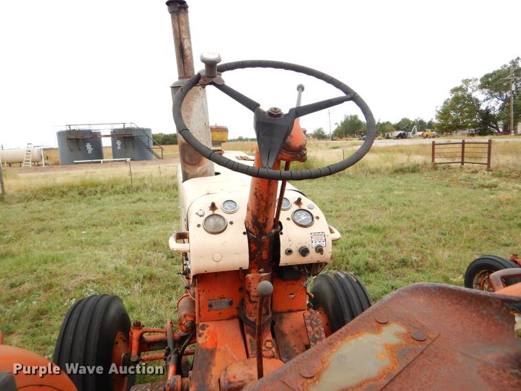 image for item DD4485 1962 Case 930 Comfort King tractor