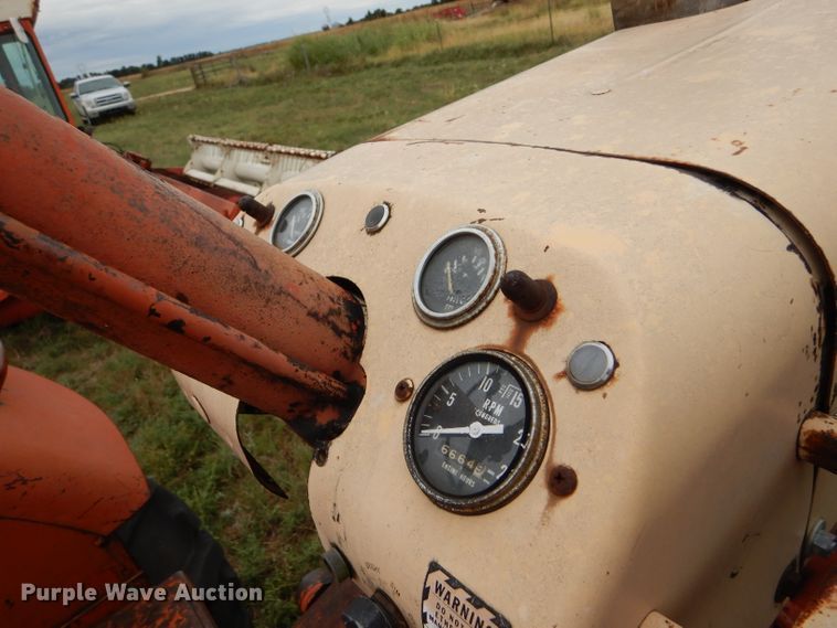 image for item DD4485 1962 Case 930 Comfort King tractor