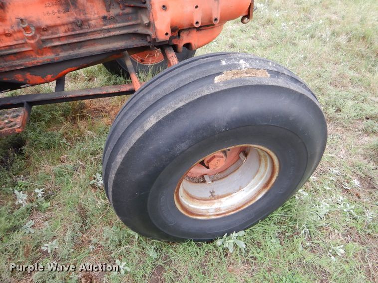 image for item DD4485 1962 Case 930 Comfort King tractor