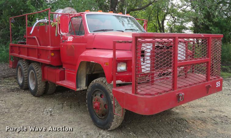 image for item DD7053 1983 Ford F700 brush fire truck