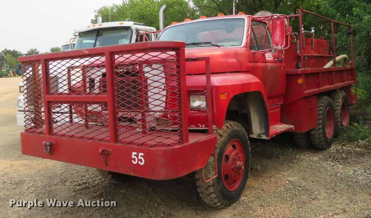 image for item DD7053 1983 Ford F700 brush fire truck