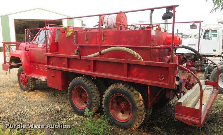 image for item DD7053 1983 Ford F700 brush fire truck