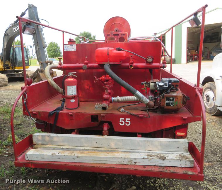 image for item DD7053 1983 Ford F700 brush fire truck