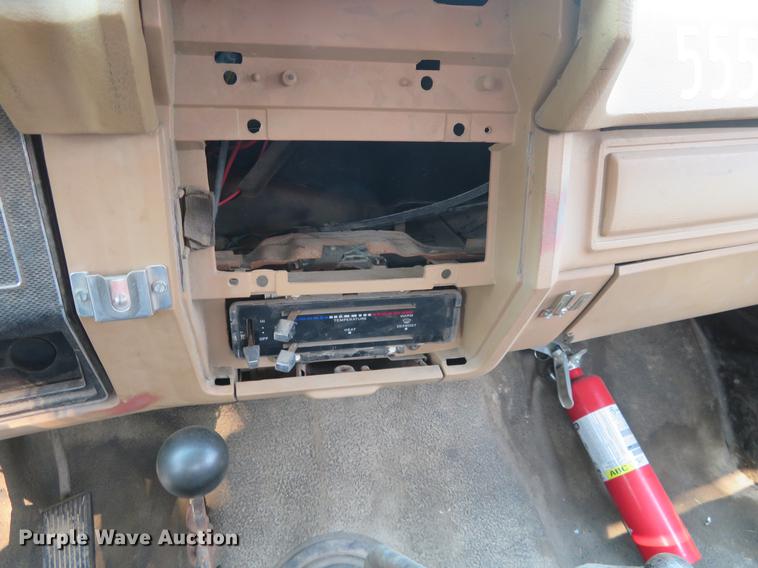 image for item DD7053 1983 Ford F700 brush fire truck