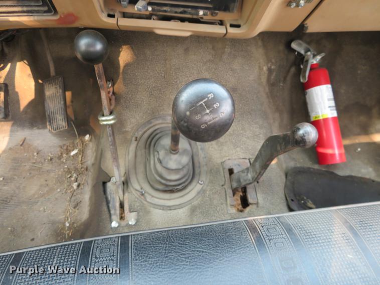 image for item DD7053 1983 Ford F700 brush fire truck