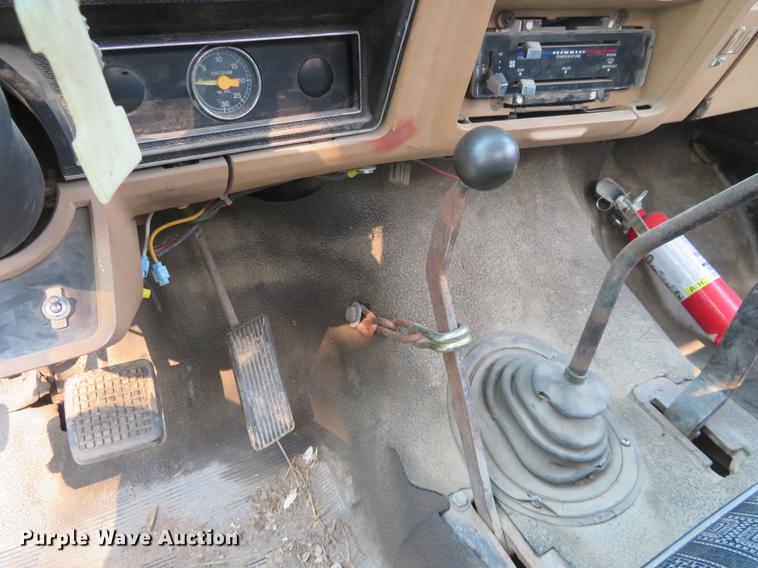 image for item DD7053 1983 Ford F700 brush fire truck