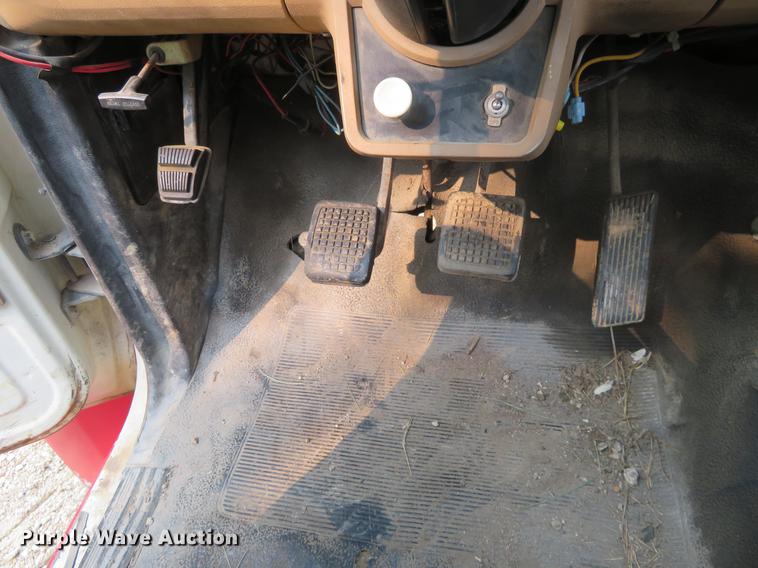 image for item DD7053 1983 Ford F700 brush fire truck