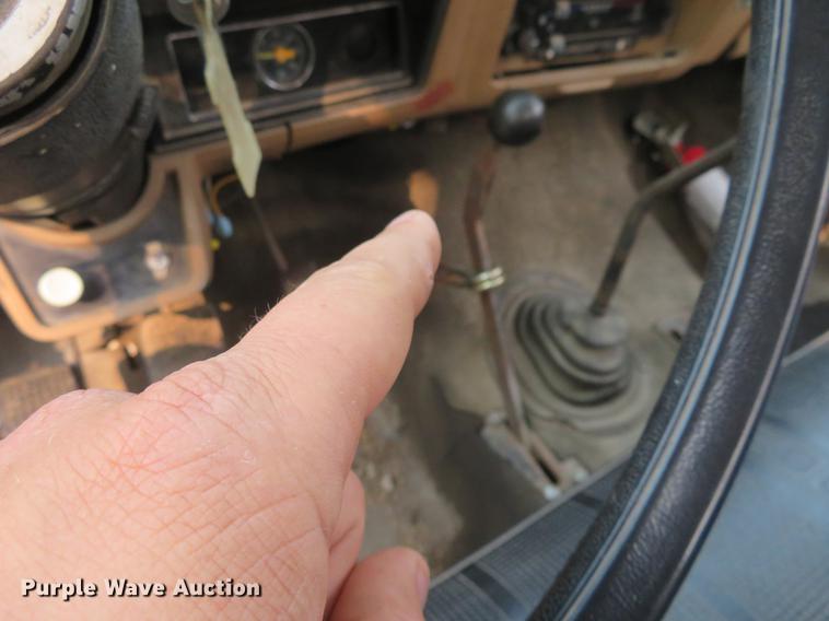 image for item DD7053 1983 Ford F700 brush fire truck