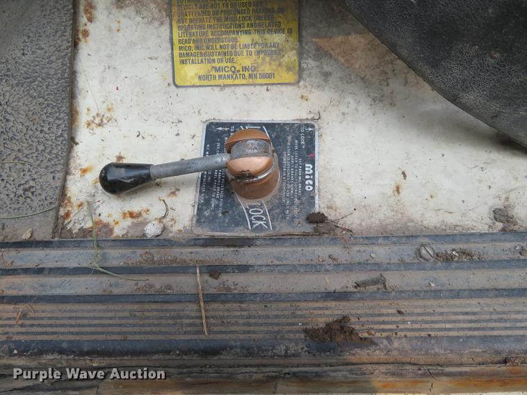 image for item DD7053 1983 Ford F700 brush fire truck