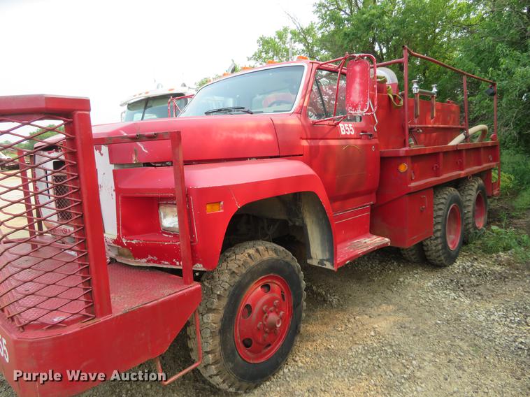 image for item DD7053 1983 Ford F700 brush fire truck