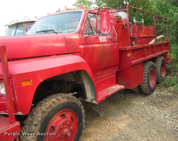 image for item DD7053 1983 Ford F700 brush fire truck