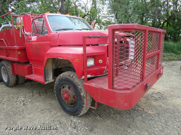 image for item DD7053 1983 Ford F700 brush fire truck