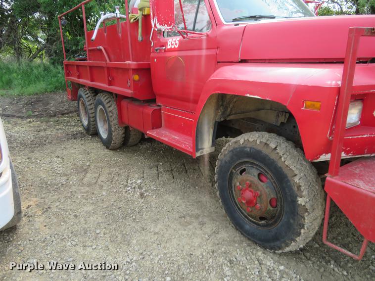 image for item DD7053 1983 Ford F700 brush fire truck