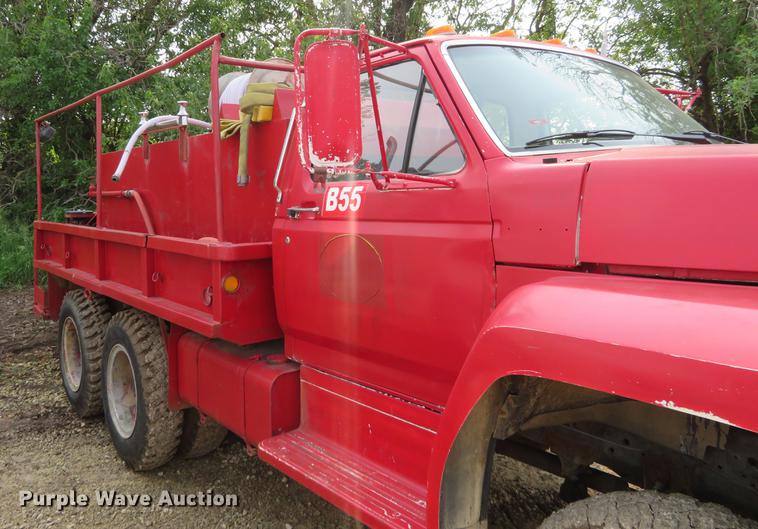 image for item DD7053 1983 Ford F700 brush fire truck