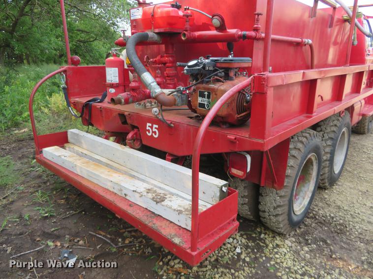 image for item DD7053 1983 Ford F700 brush fire truck