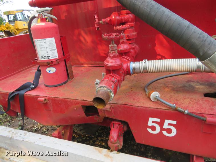 image for item DD7053 1983 Ford F700 brush fire truck