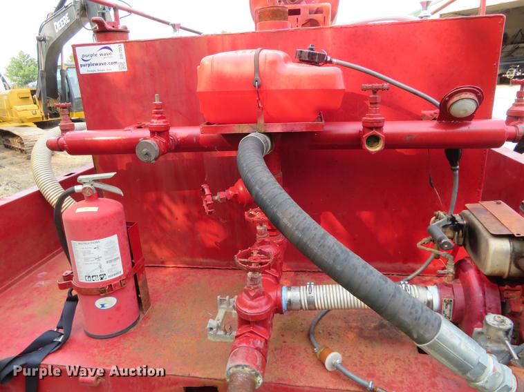 image for item DD7053 1983 Ford F700 brush fire truck