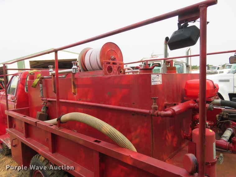image for item DD7053 1983 Ford F700 brush fire truck