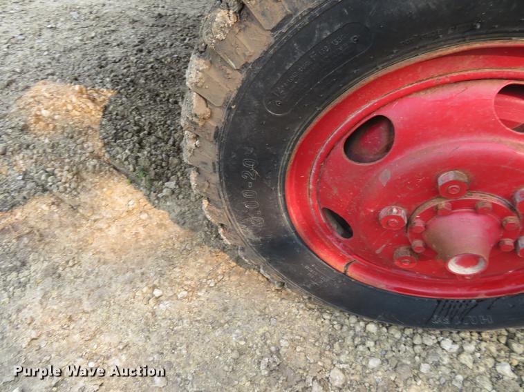 image for item DD7053 1983 Ford F700 brush fire truck