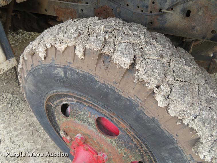 image for item DD7053 1983 Ford F700 brush fire truck