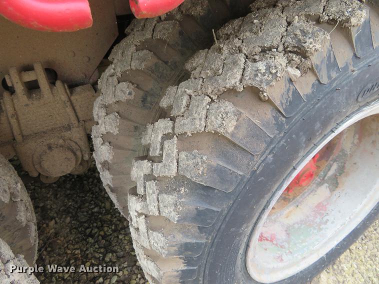 image for item DD7053 1983 Ford F700 brush fire truck